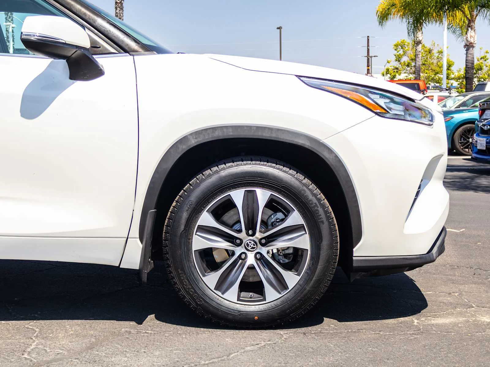 Used 2020 Blizzard Pearl Toyota XLE image 6
