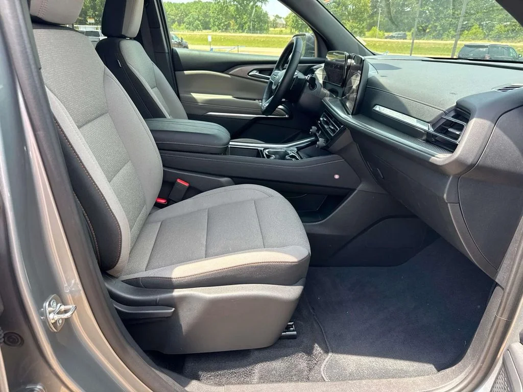 Used 2026 Gray Chevrolet LT image 18