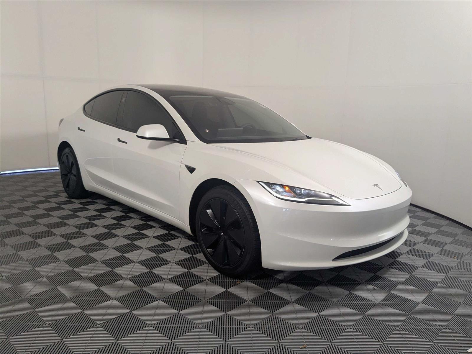 Used 2024 Pearl White Multi-Coat Tesla  image 4