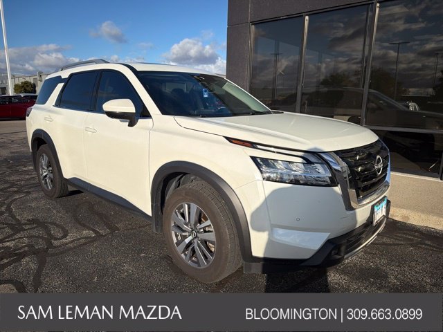 Used 2022 White Nissan SL image 1