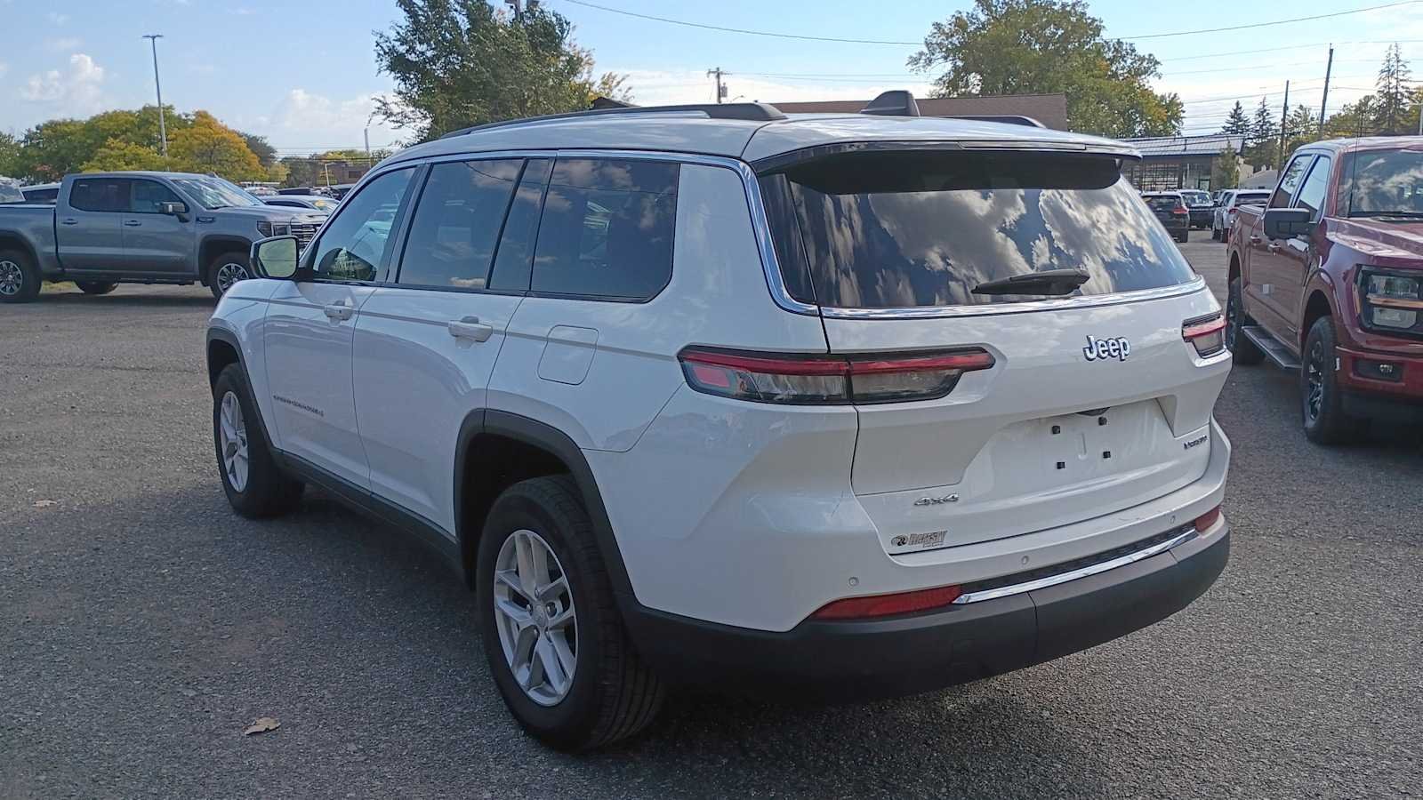 Used 2023 Bright White Clearcoat Jeep Laredo image 4