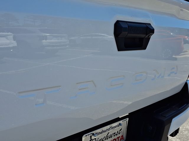 Used 2025 White Toyota SR5 image 37