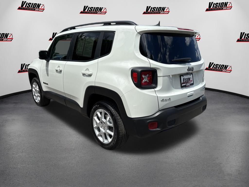 Used 2021 White Jeep Latitude image 3