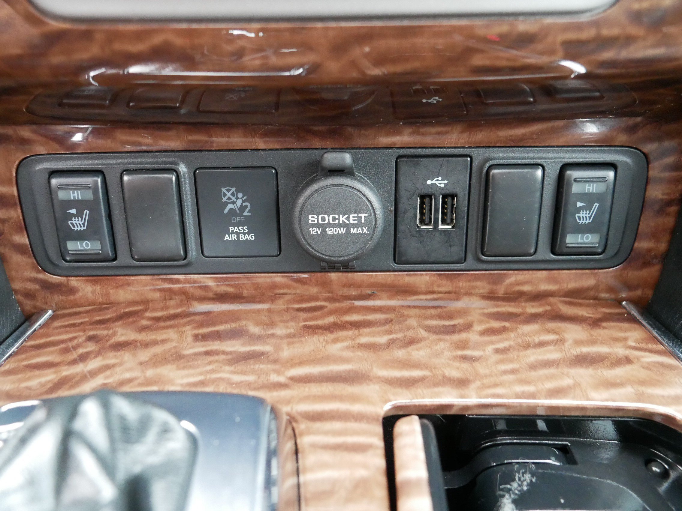 Used 2019 Super Black Nissan SL image 32
