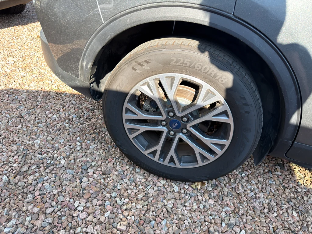 Used 2020 Magnetic Metallic Ford SEL image 3