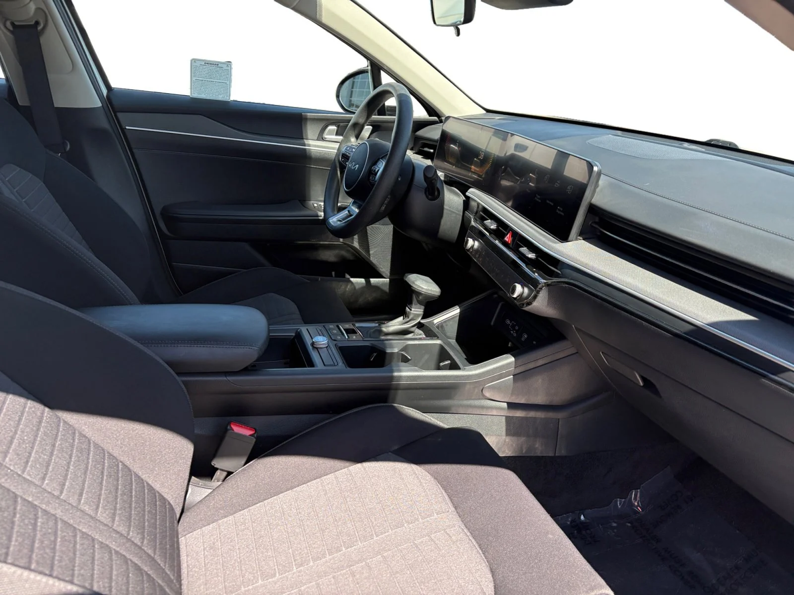 2025 Kia K5 LXS - Photo 20