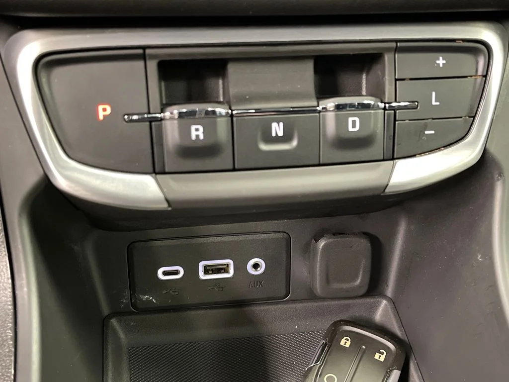 Used 2024 White GMC SLE image 25