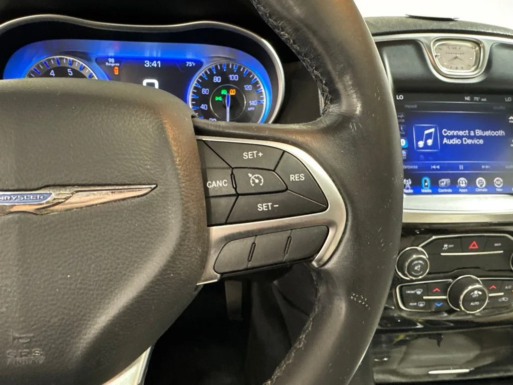 Used 2015 Velvet Chrysler Limited image 10