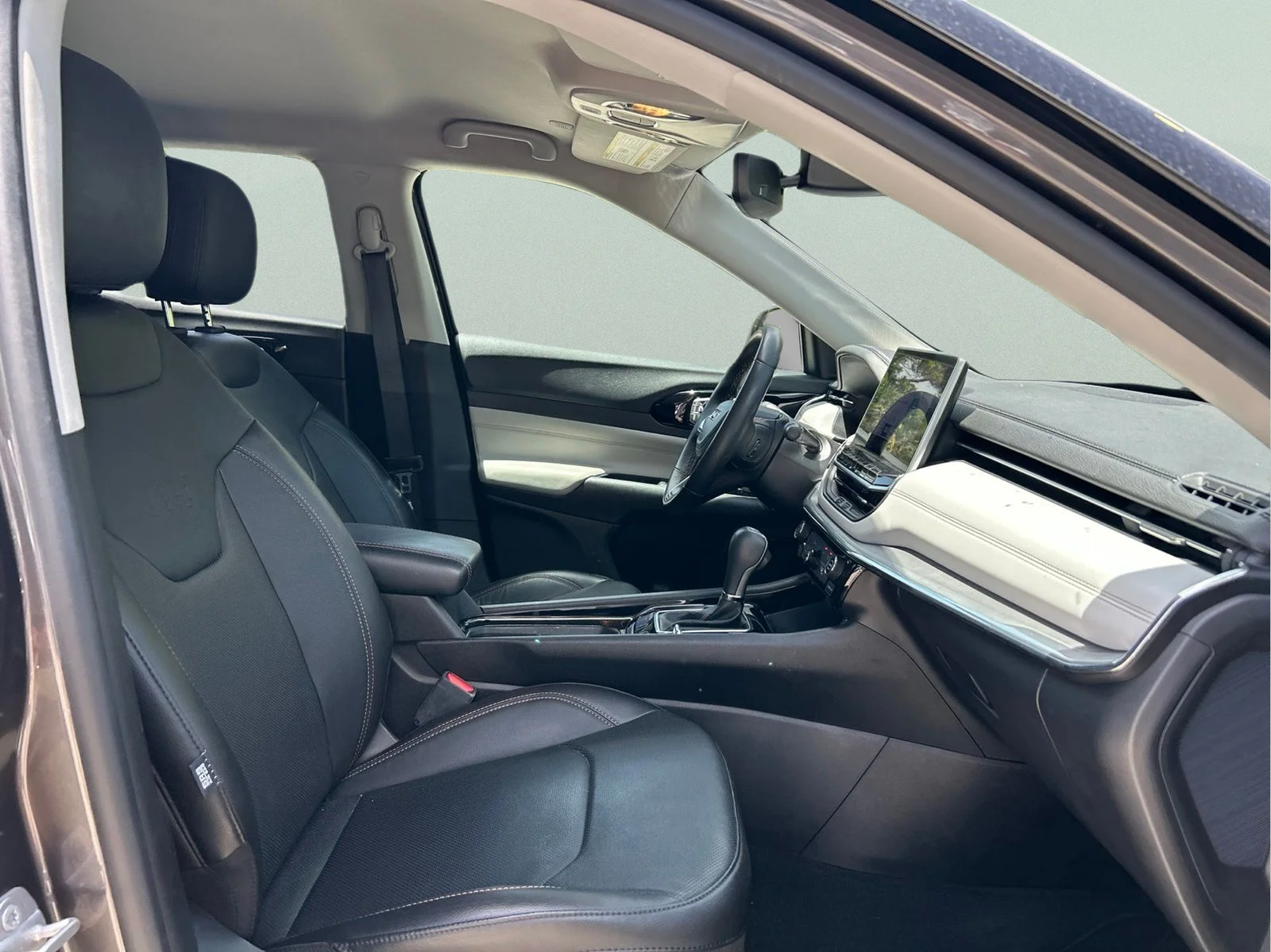Used 2022 Crystal Metallic Jeep Limited image 12