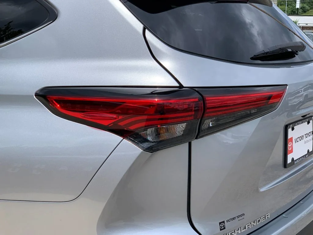 Used 2022 Silver Toyota XLE image 37