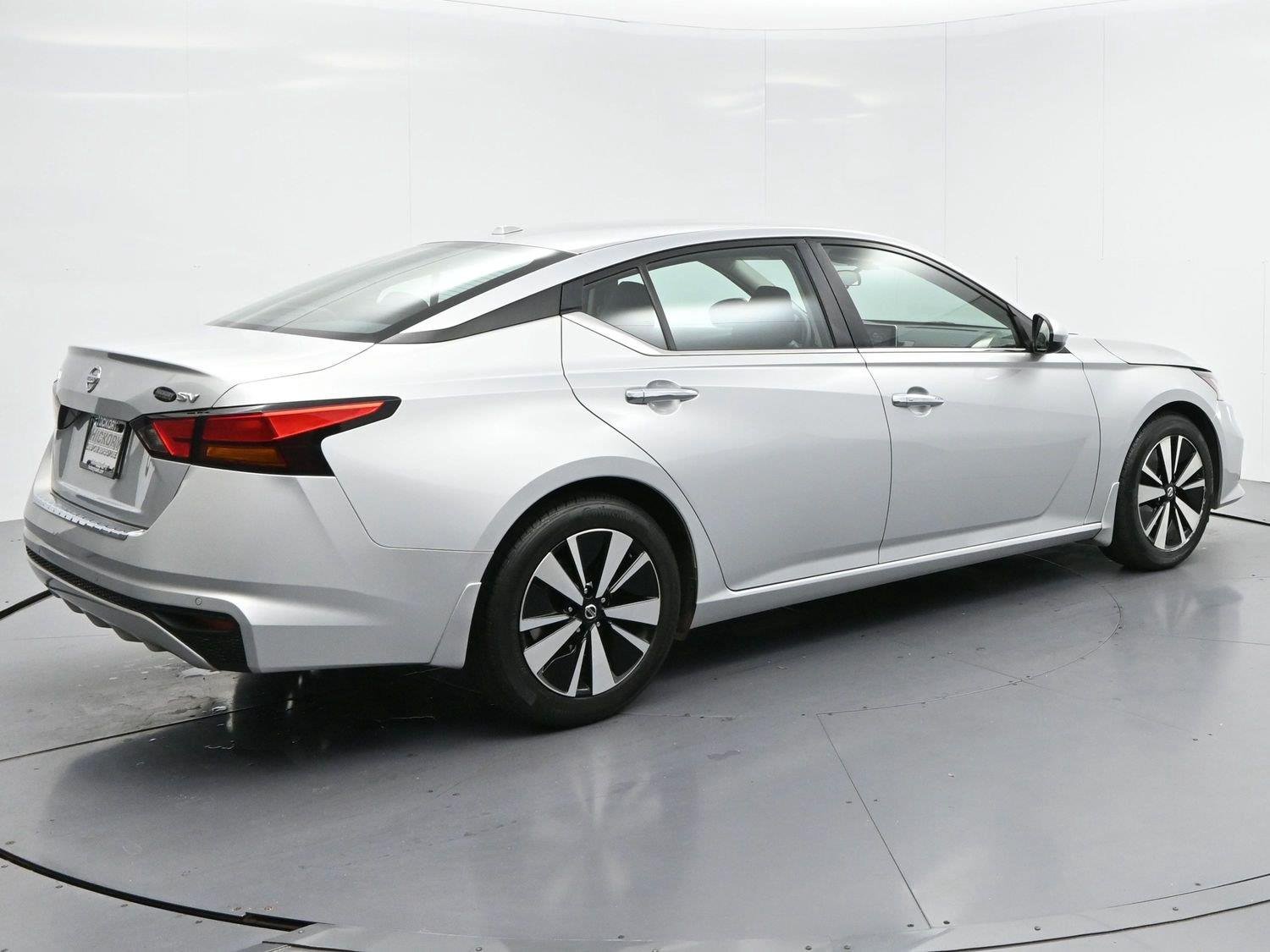 Used 2022 Brilliant Silver Metallic Nissan 2.5 SV image 7