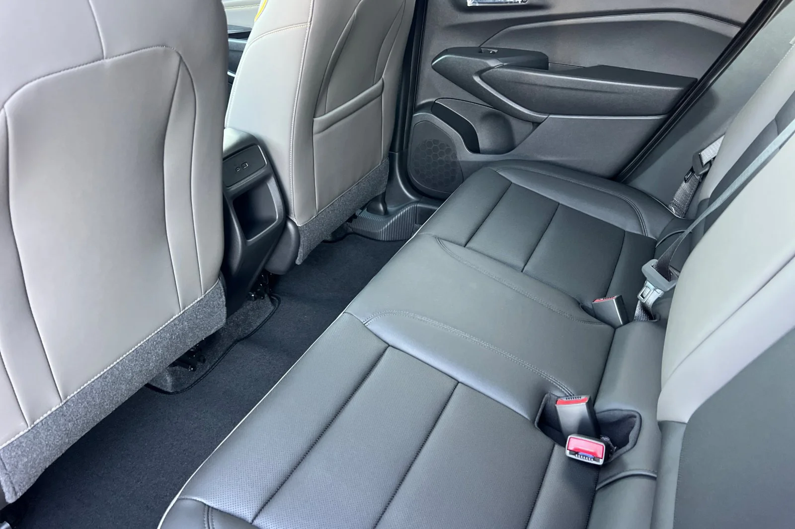 New 2026 Mosaic Black Metallic Chevrolet ACTIV image 12