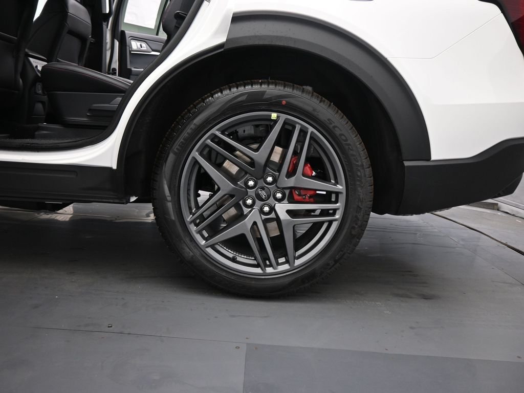New 2025 Star White Metallic Tri-Coat Ford ST image 26