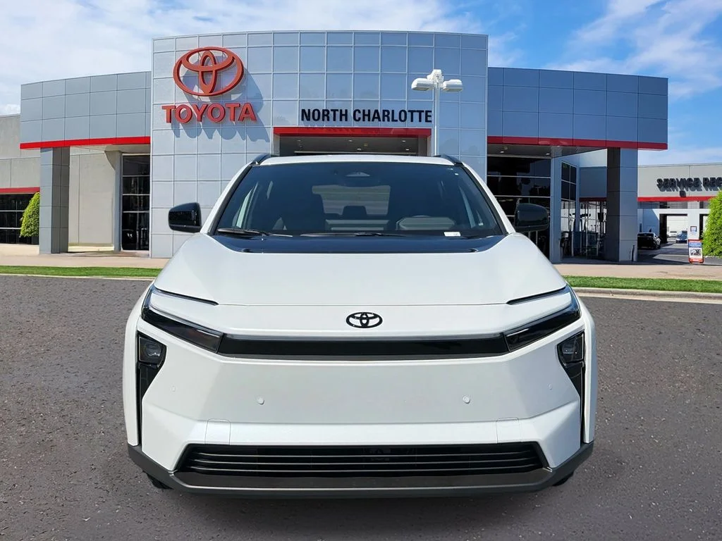 New 2026 Wind Chill Pearl Toyota XLE image 3