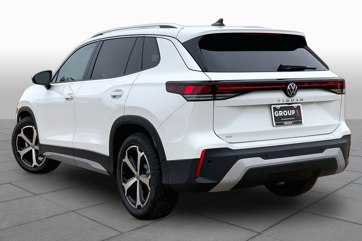2026 Volkswagen Tiguan SE - Photo 11