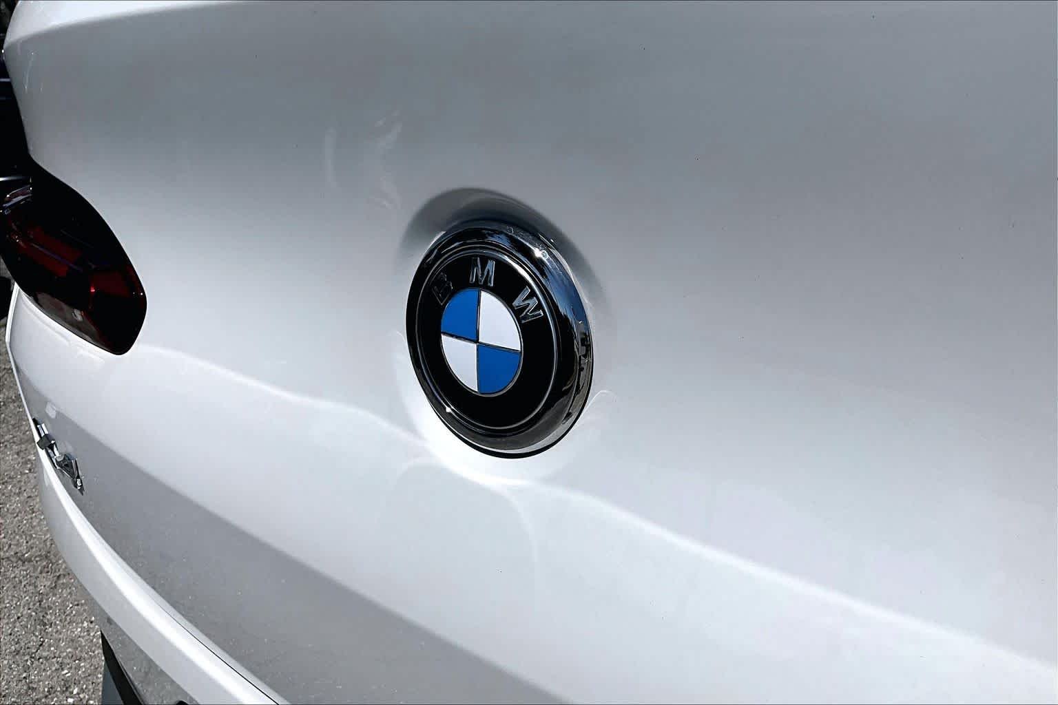 Used 2024 Alpine White BMW xDrive30i image 31