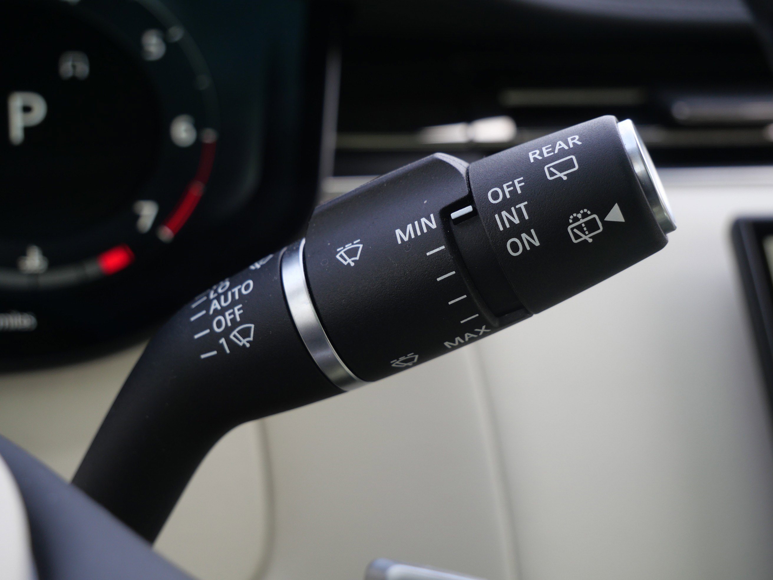 Used 2023 Fuji White Land Rover SE image 29