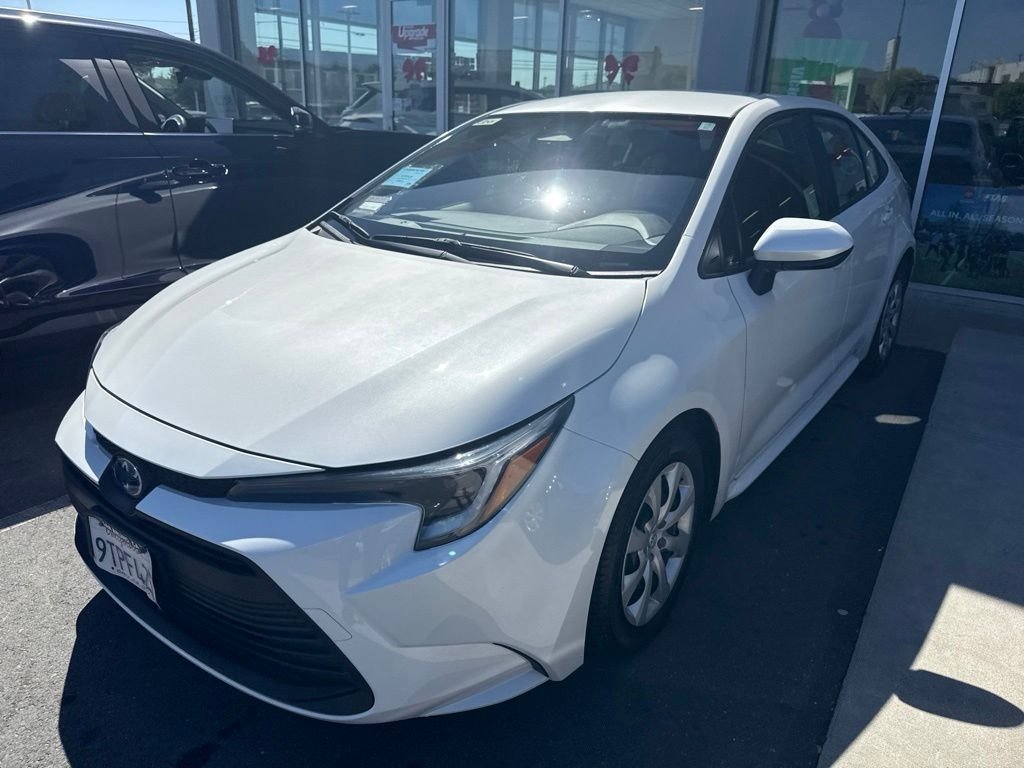 Used 2025 Beige Toyota LE image 4