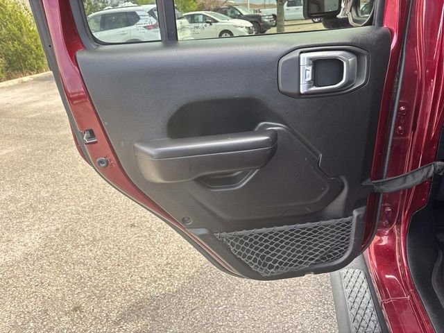 Used 2021  Jeep Sport image 15