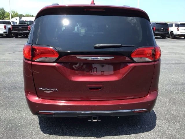 Used 2019 Velvet Red Pearlcoat Chrysler Touring L image 7