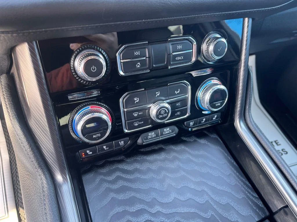 2023 GMC Yukon Denali - Photo 15