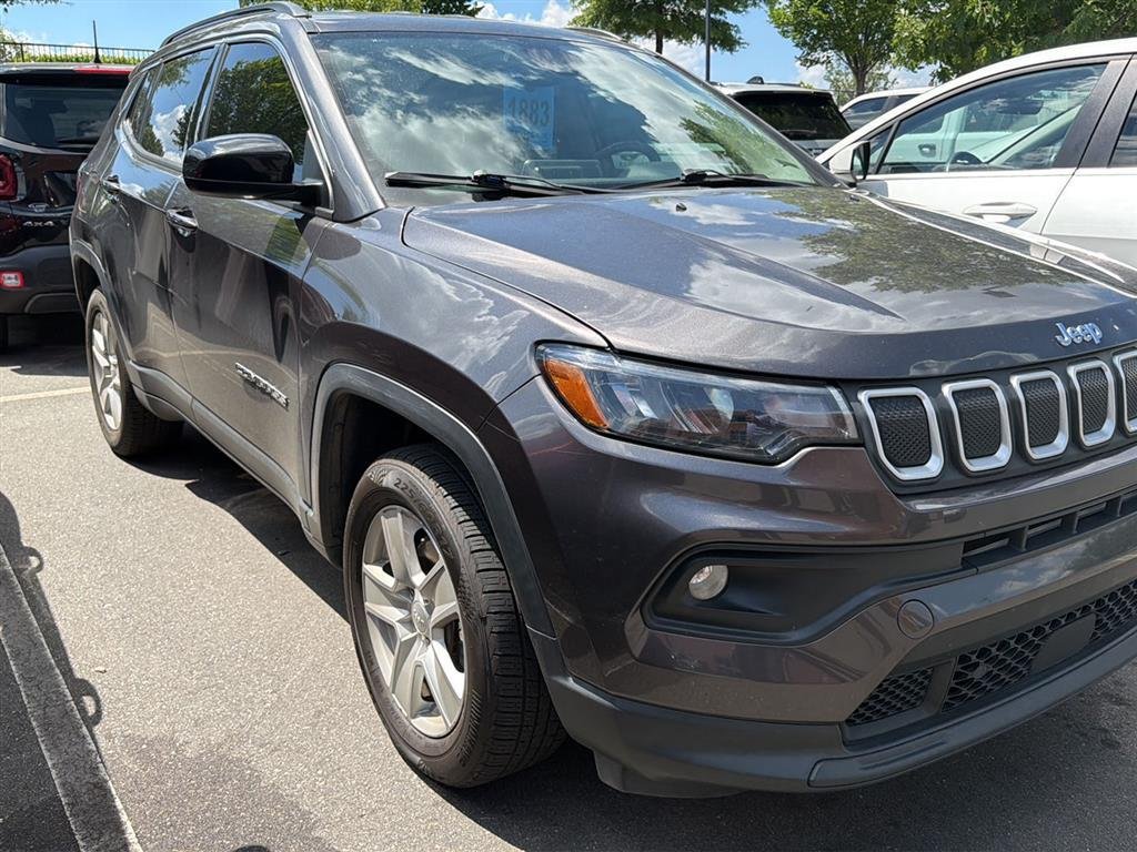 Used 2022 Granite Crystal Metallic Clearcoat Jeep Latitude image 3