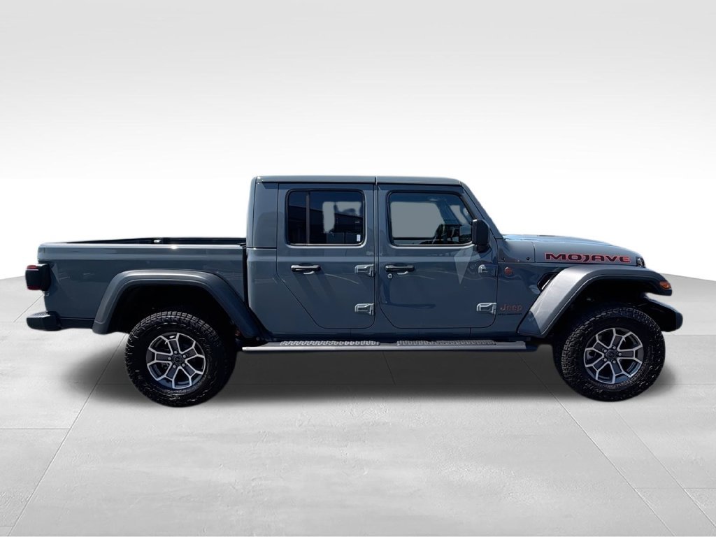 Used 2025 Gray Jeep Mojave image 9