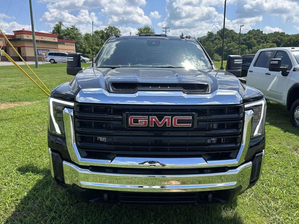 New 2026 Onyx Black GMC Pro image 9