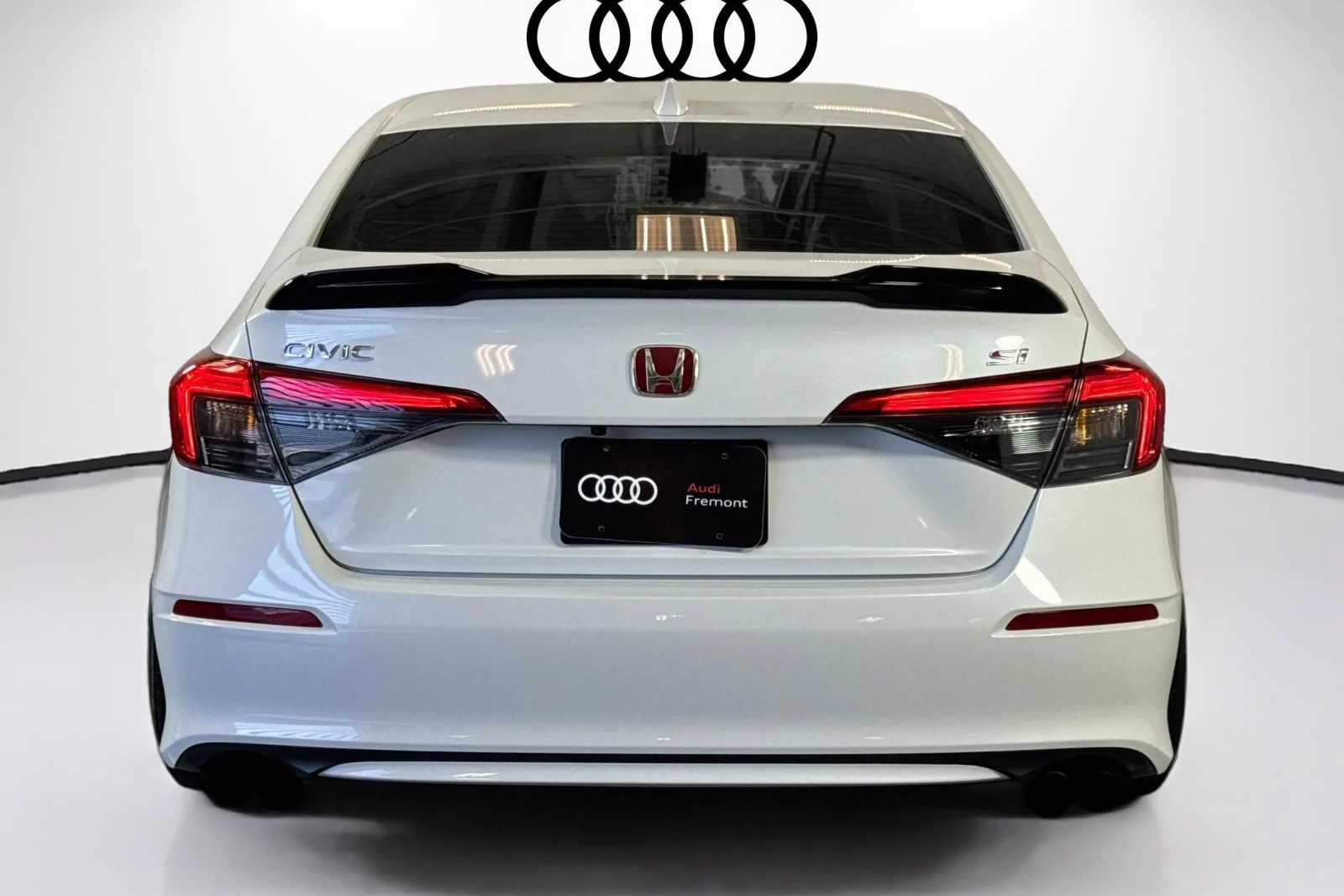 Used 2023 Platinum White Pearl Honda  image 5