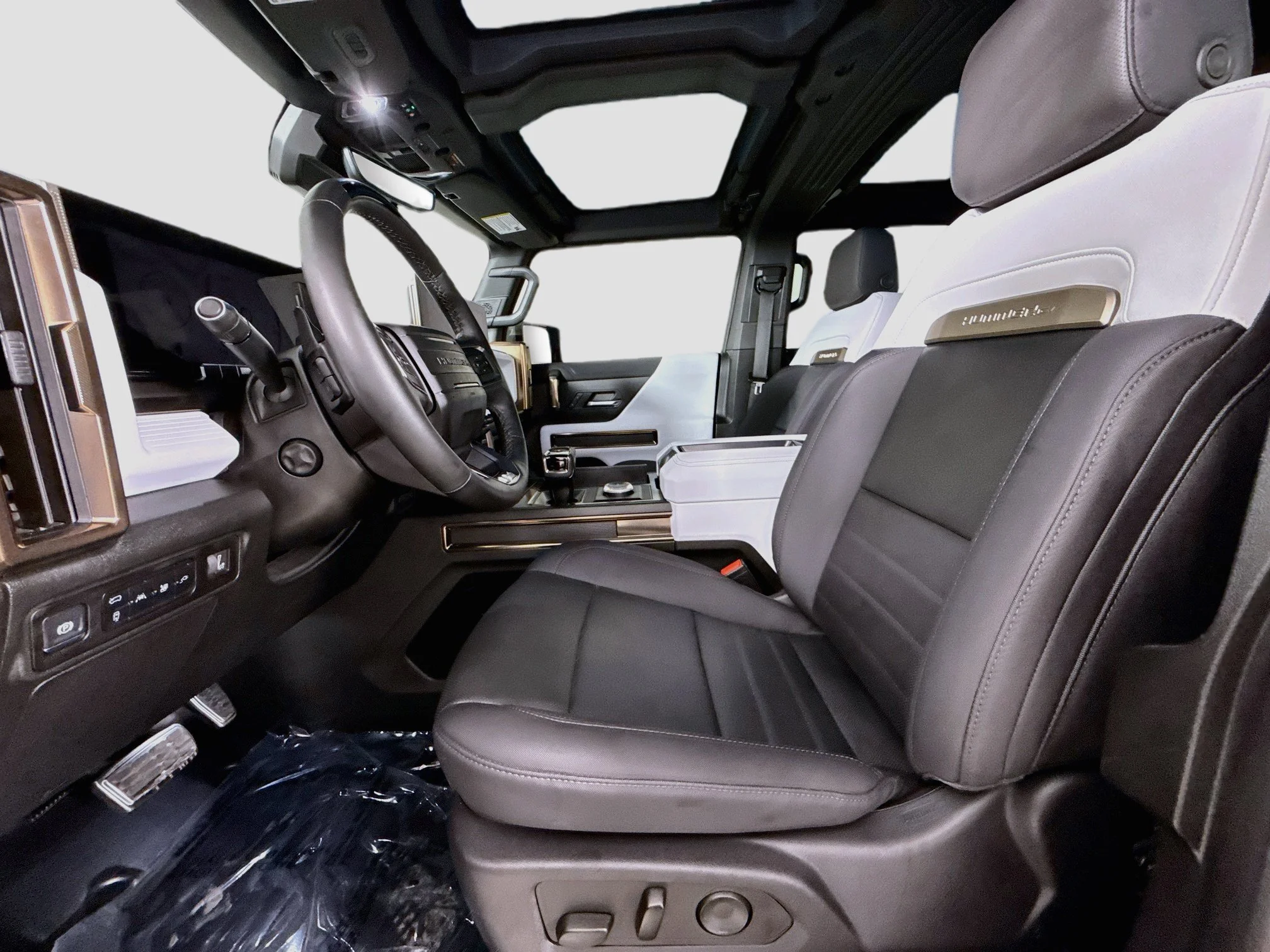Used 2024 Meteorite Metallic (Grey) GMC 2X image 23