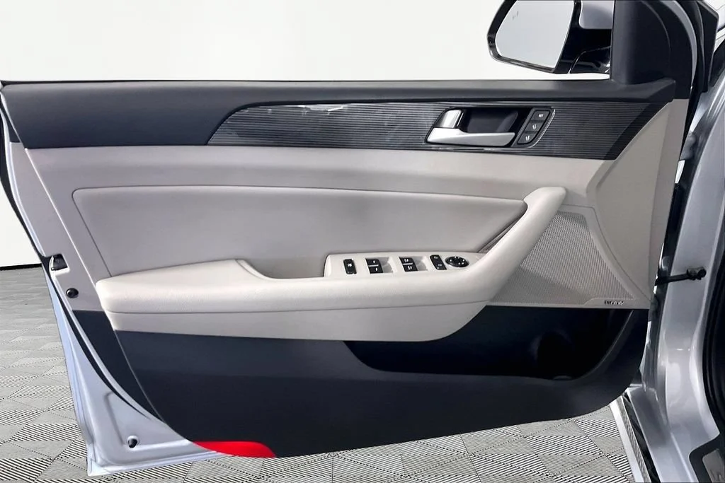 Certified Used 2019 Silver Hyundai Limited image 18