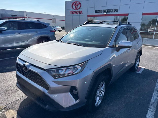 Used 2019 Silver Toyota XLE image 2