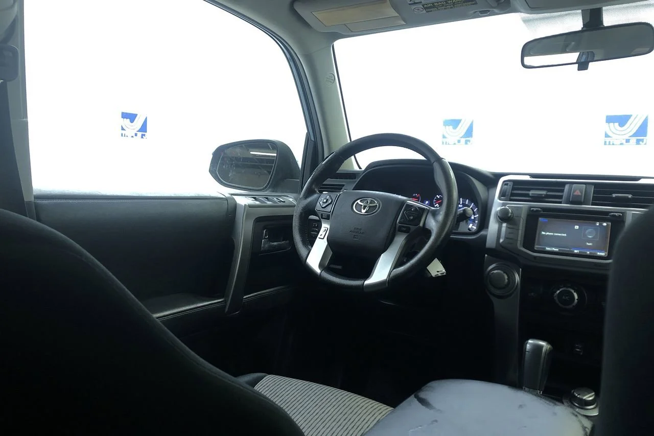 Used 2014 Nautical Blue Pearl Toyota SR5 image 17