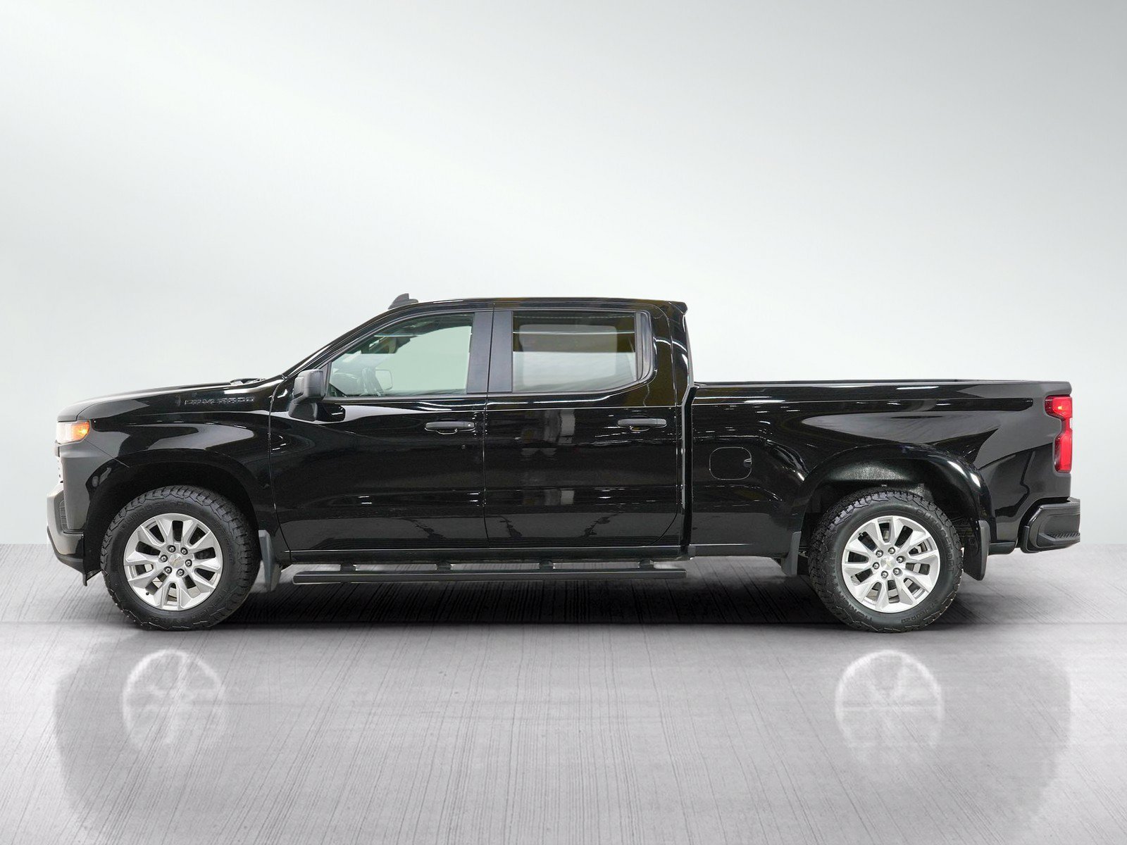Used 2021 Chevrolet Silverado 1500 Custom with VIN 1GCPYBEK3MZ106828 for sale in White Bear Lake, Minnesota