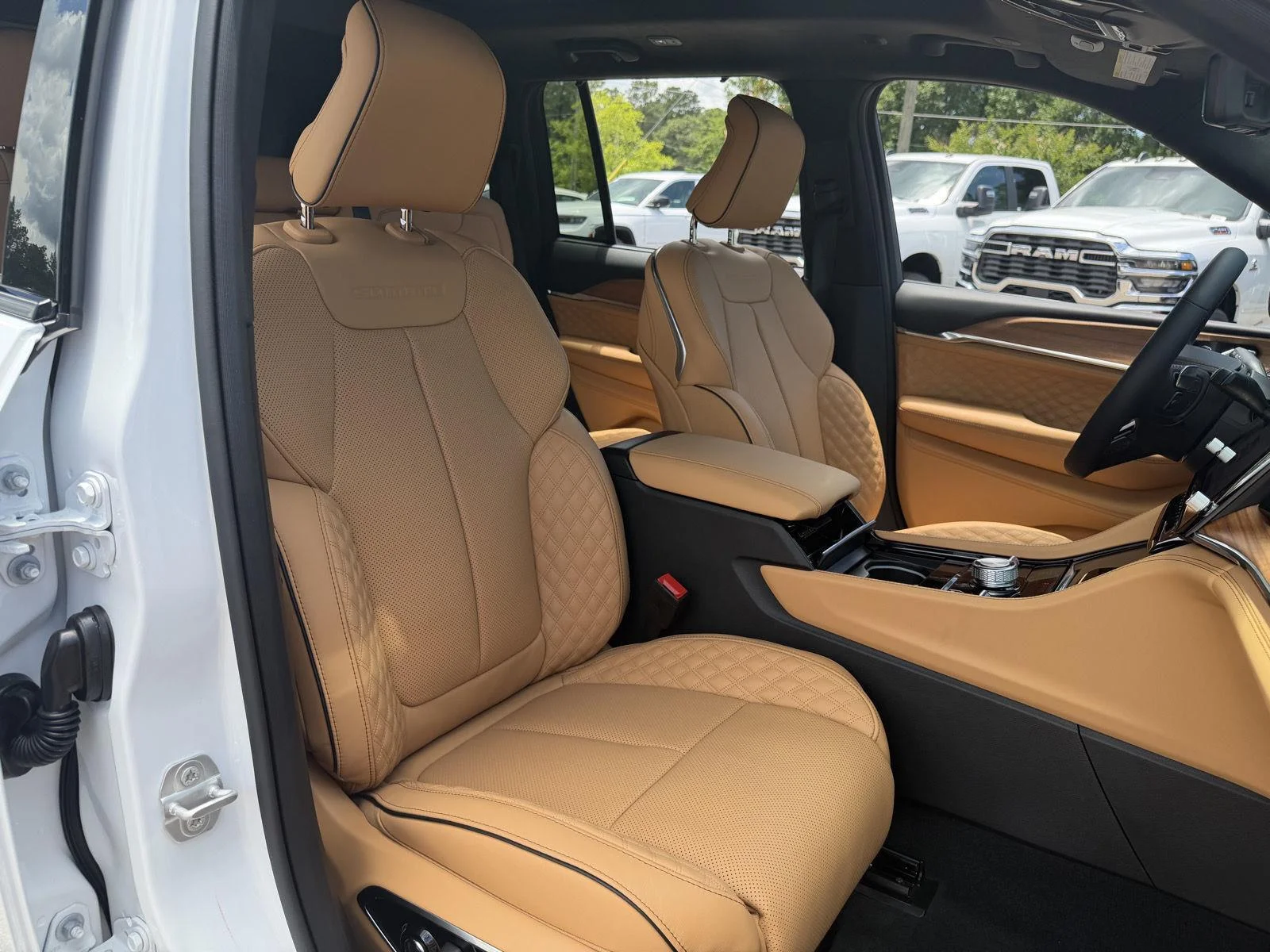 New 2026 Bright White Clear-Coat Exterior Paint Jeep Summit image 21