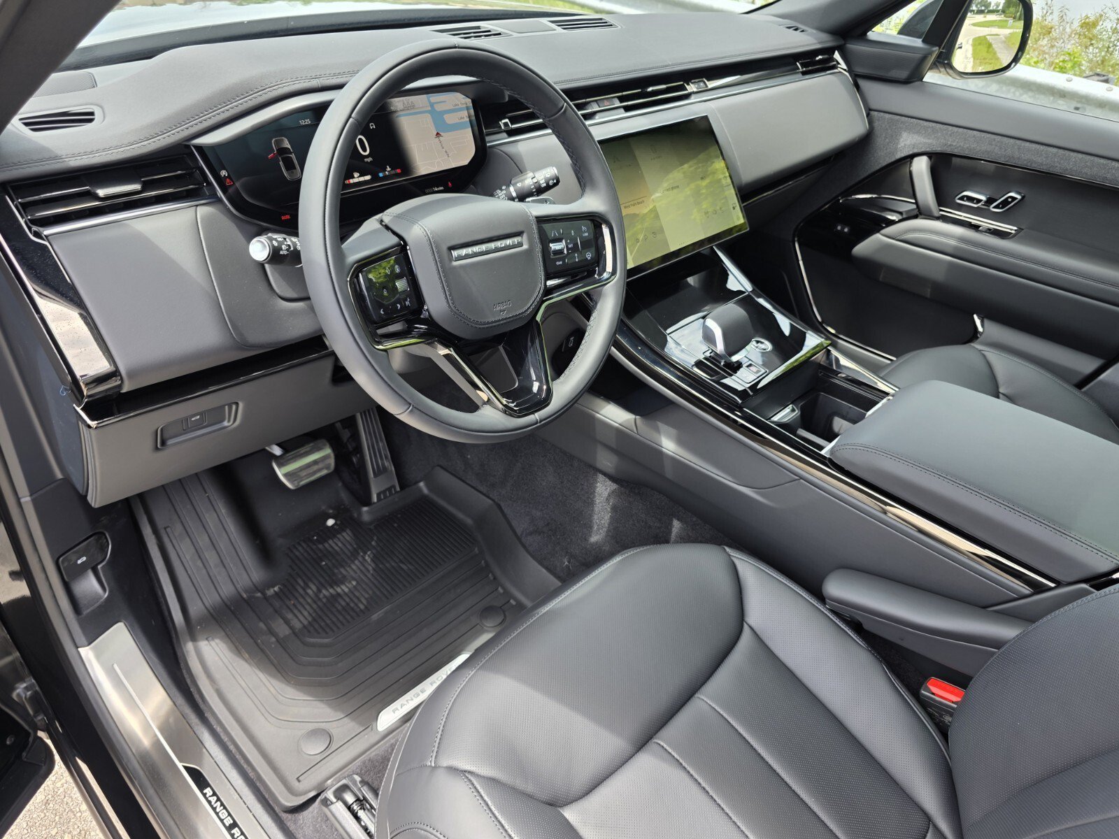 New 2026 Santorini Black Land Rover P400 Dynamic SE image 10