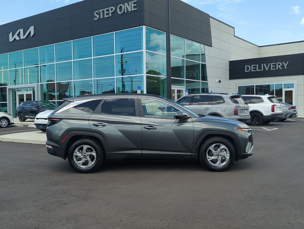 Used 2022 Gray Hyundai SEL image 8