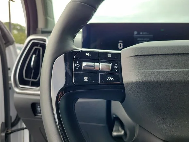 New 2026 White Kia S image 21