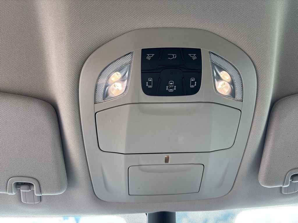 2024 Chrysler Voyager LX - Photo 29