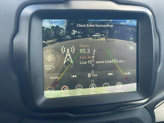 Used 2023 White Jeep Altitude image 27