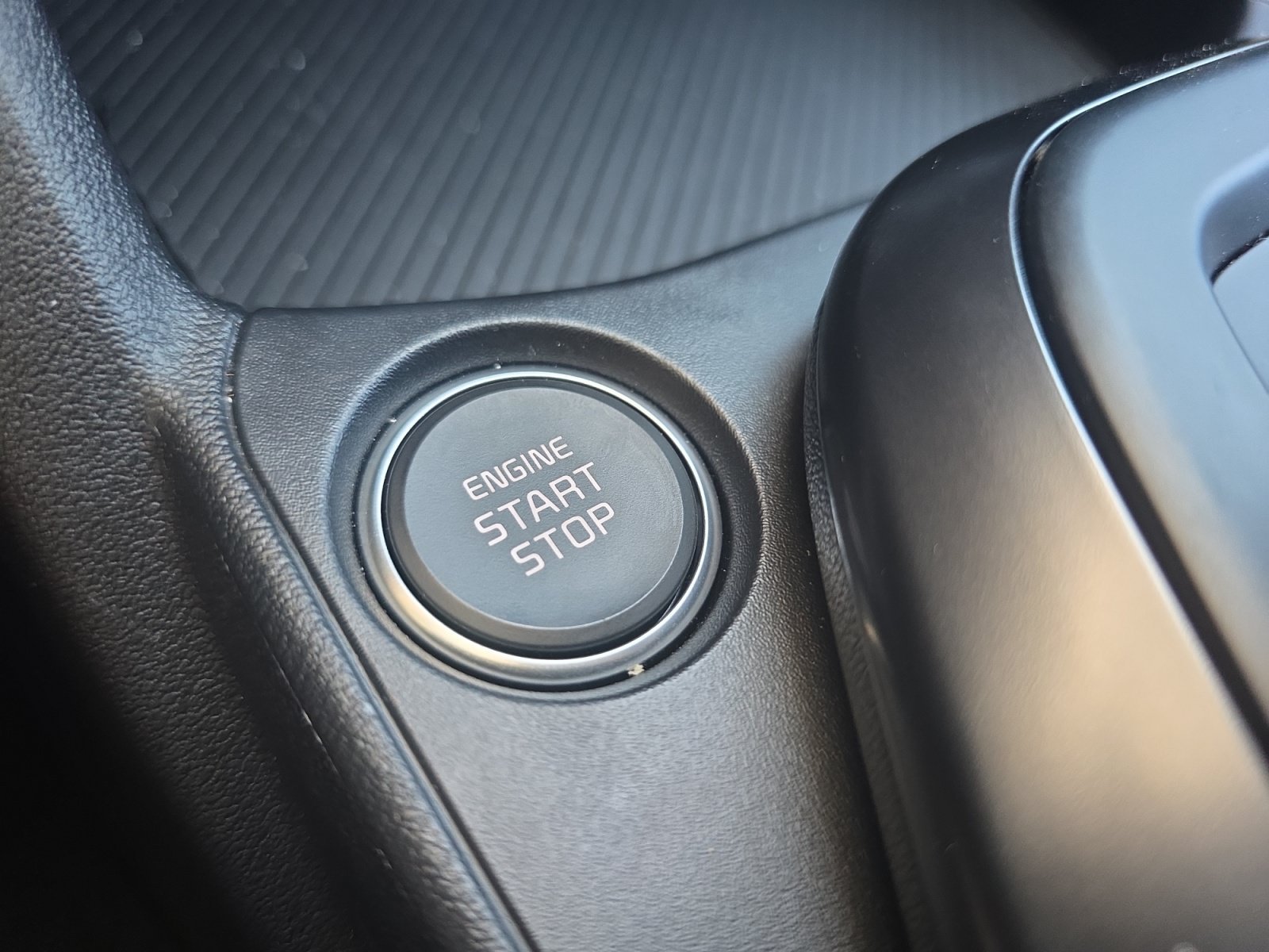 Certified Used 2025 Snow White Pearl Kia LX image 17