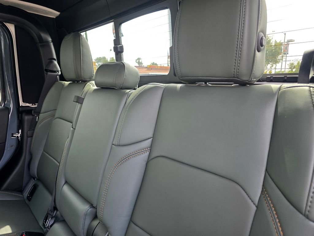 New 2026 Anvil Clear-Coat Exterior Paint Jeep Mojave image 9