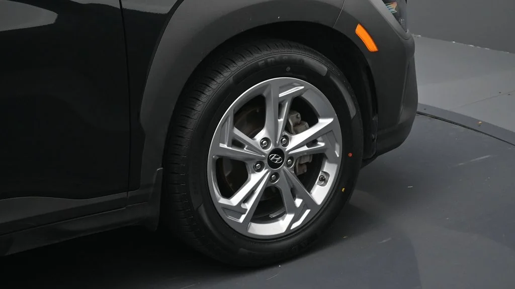 Used 2023 Black Hyundai SEL image 6