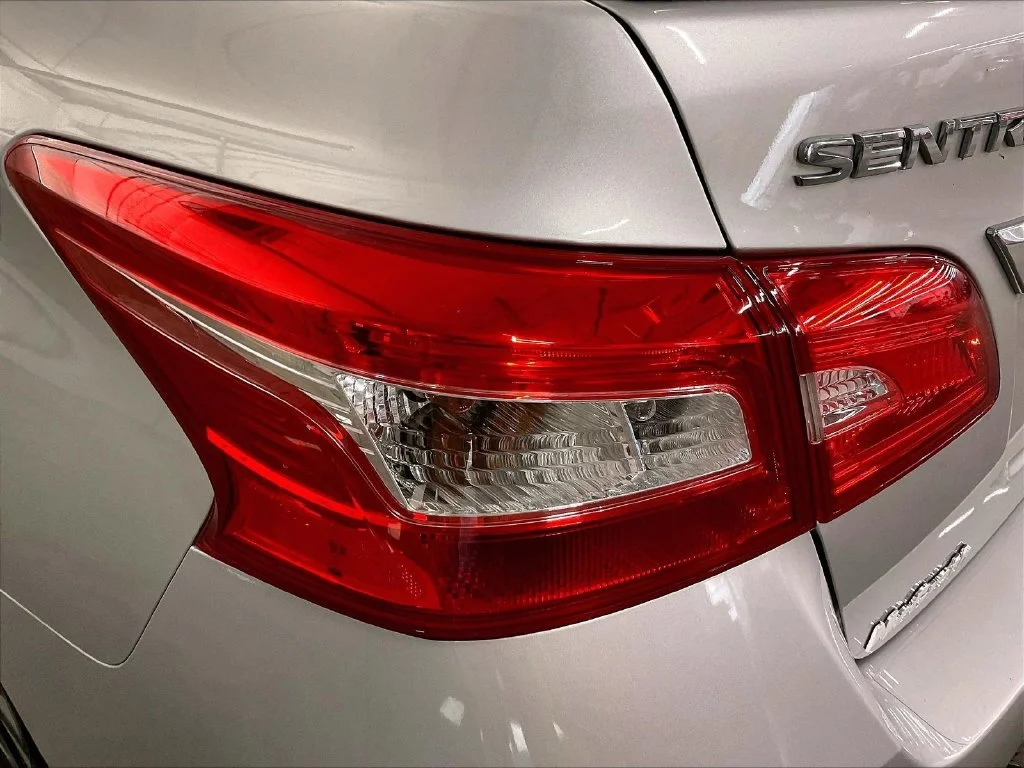 Used 2017 Silver Nissan SR image 34