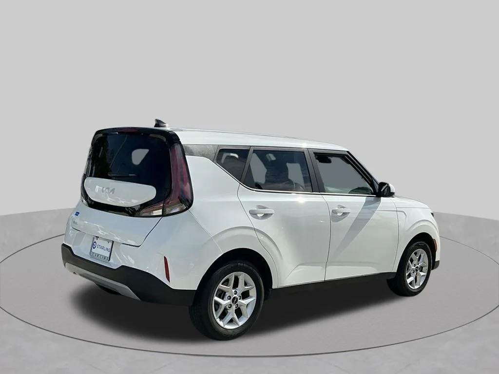 Used 2025 White Kia LX image 9