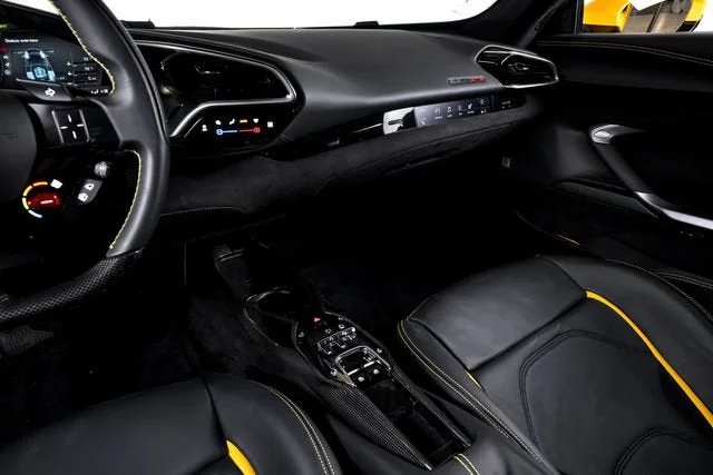 Used 2024 Giallo Triplo Strato Ferrari  image 26