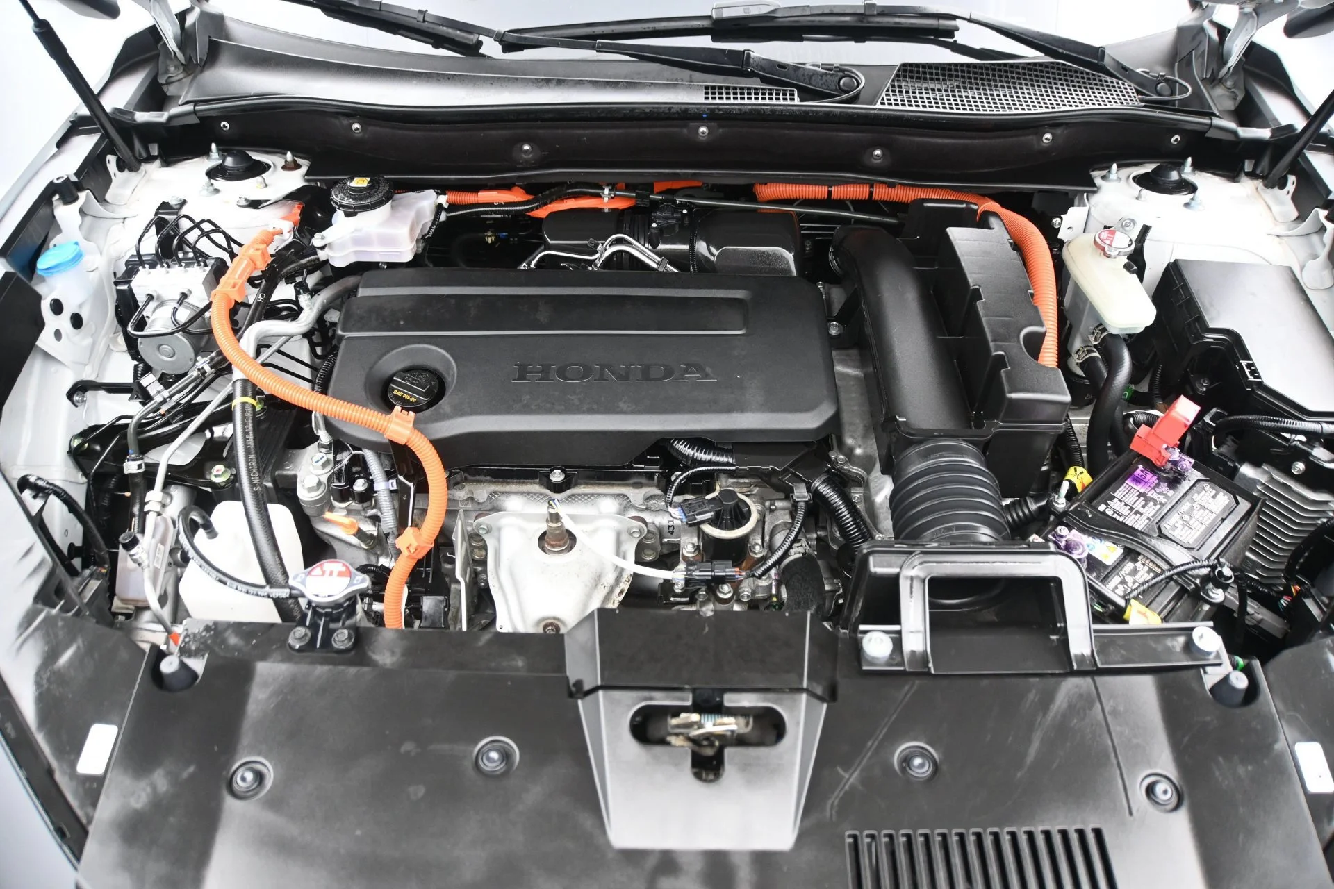 Used 2024  Honda 5D WAGON HYBRID SPORT TOURING AWD image 34