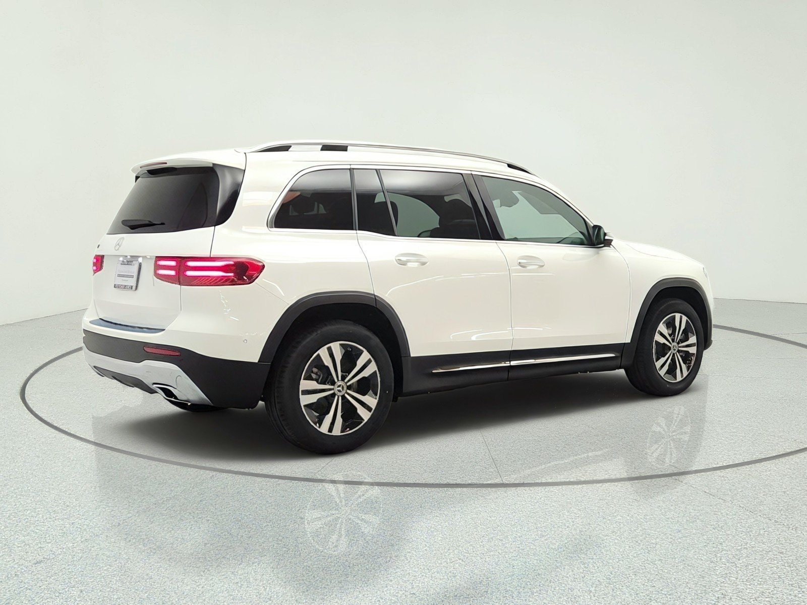 New 2026 Polar White Mercedes-Benz GLB 250 SUV image 5
