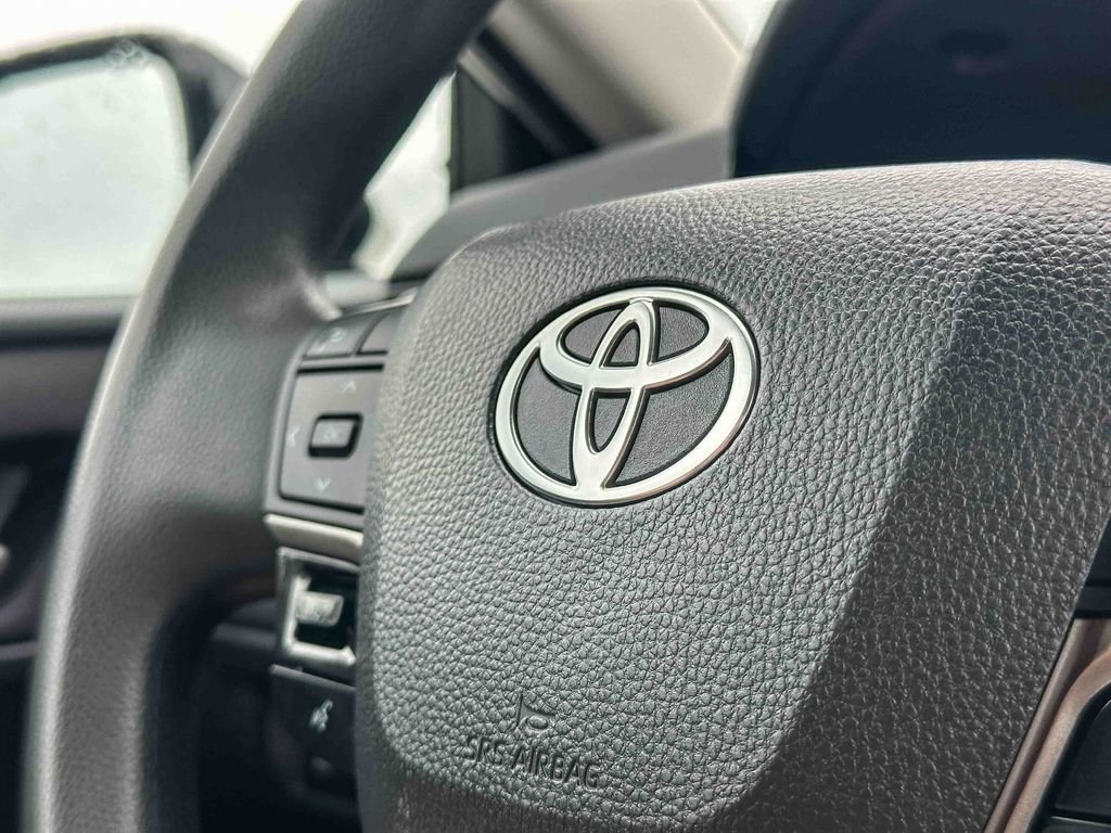 Used 2025 White Toyota LE image 28