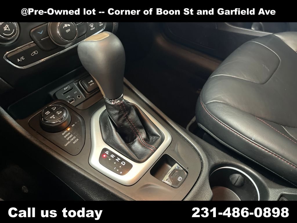 Used 2014 Red Jeep Trailhawk image 25